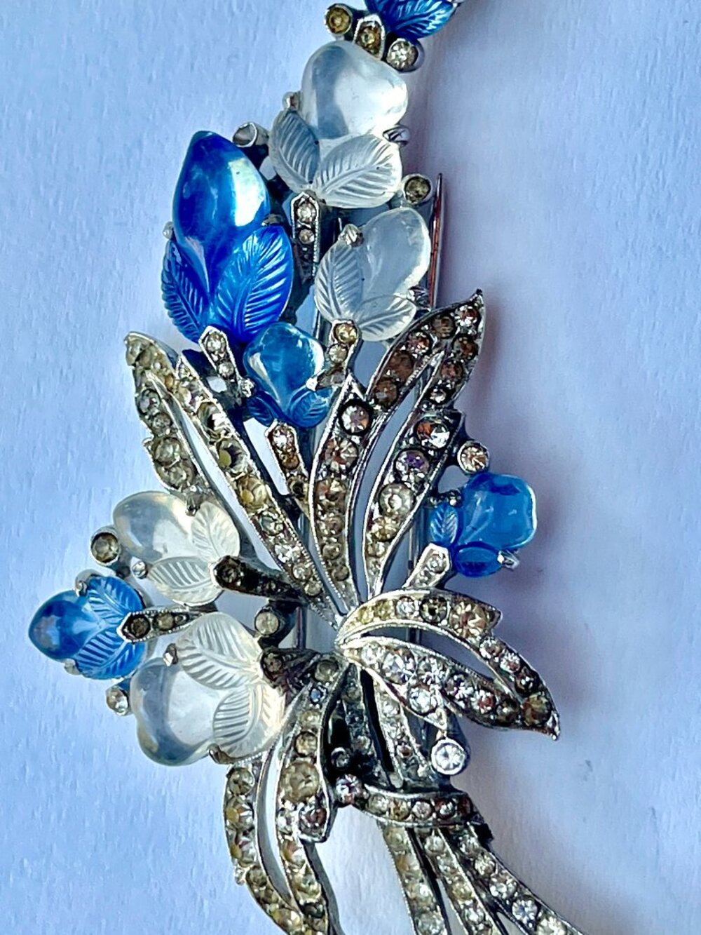 Rare HTF Crown Trifari 1940s Fruit Salad Poured Glass Floral Fur Clip Blue White